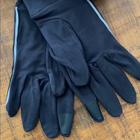 Lululemon Cross Chill Run Gloves - Picture 7 of 12